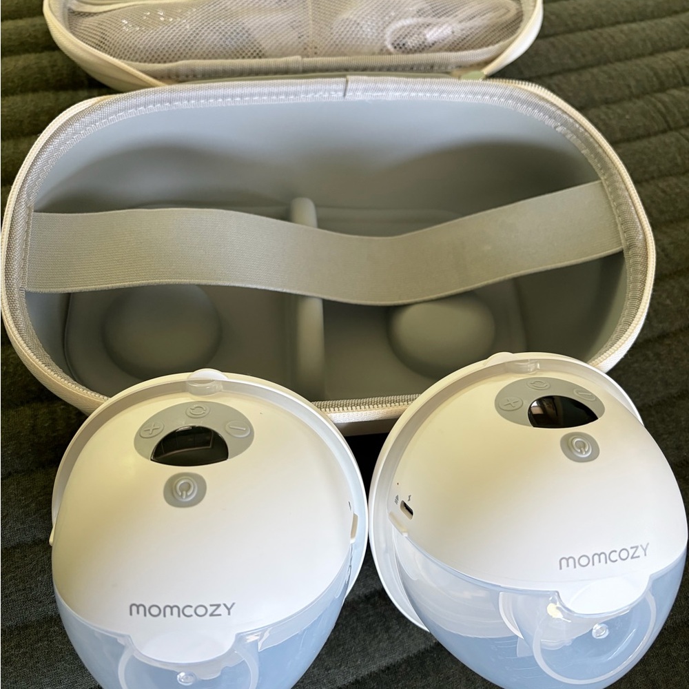 momcozy M5 Wearable Breast Pump – White